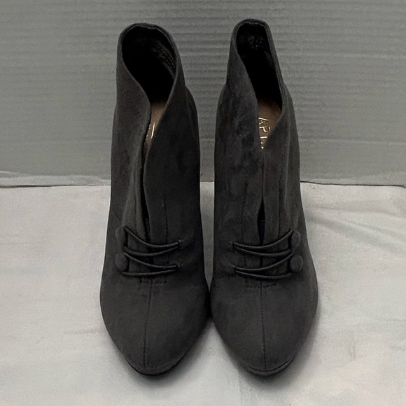 Apt 9 heels - Picture 3 of 11